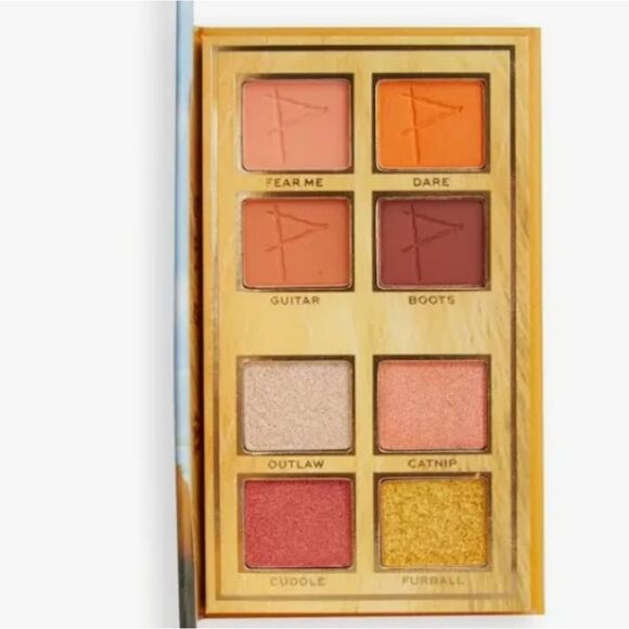 Revolution Beauty X Shrek Puss In Boots Mini Shadow Palette - Picture 2 of 8